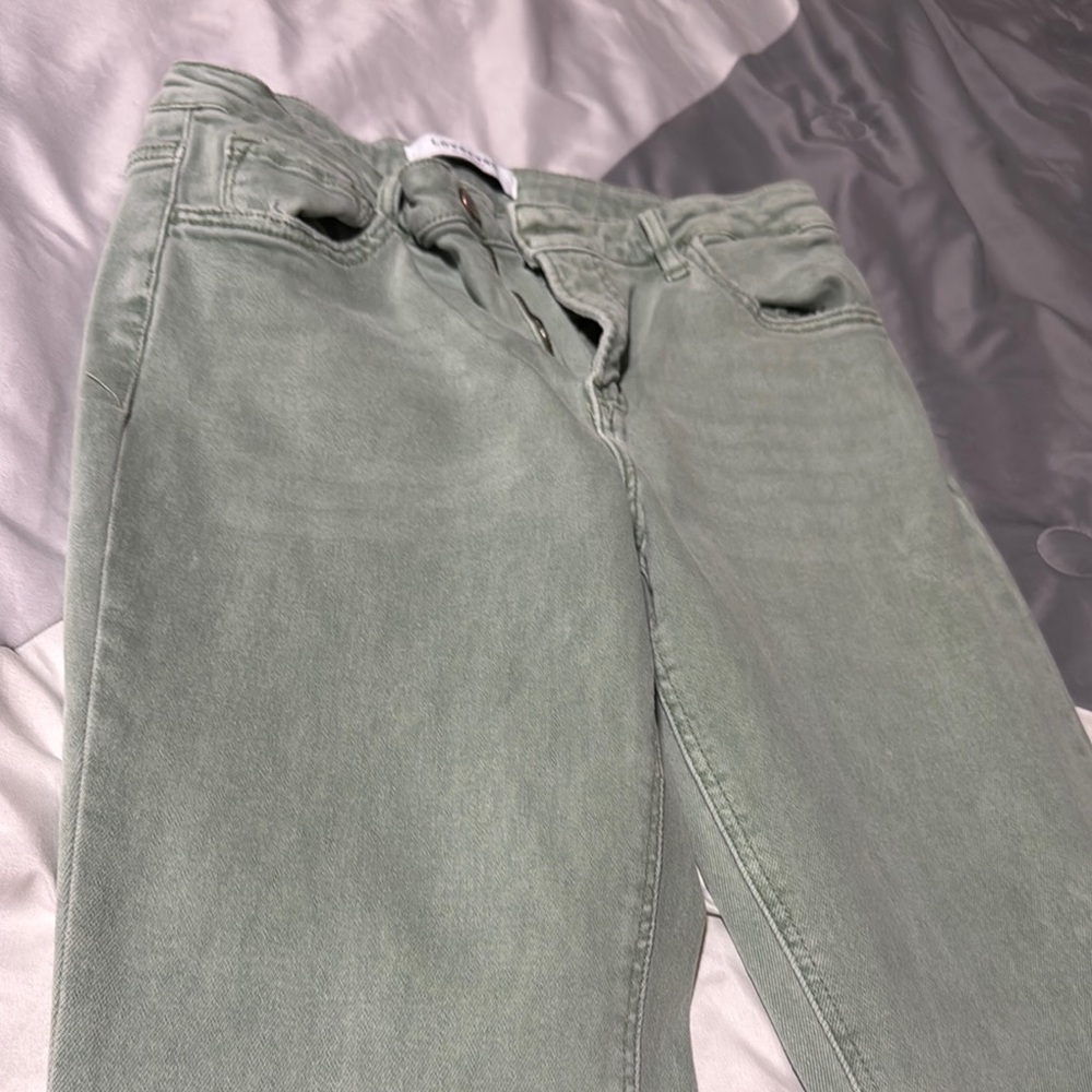 Classic Green Straight Leg Jeans with Timeless Appeal